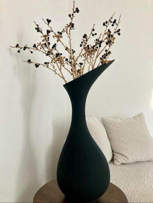 Vaas Olivia Ruw Aluminium Zwart Medium, Huis en Inrichting, Woonaccessoires | Vazen, Nieuw, Zwart, 50 tot 75 cm, Overige materialen
