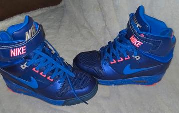 Super exclusieve Nike sky hi revolution maat 38.5 beschikbaar voor biedingen