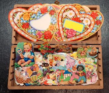 Oud houten kistje vol met Poëzie plaatjes van toen. beschikbaar voor biedingen