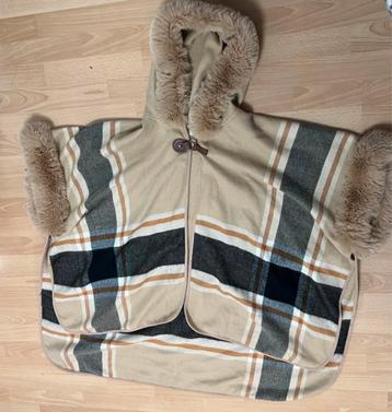 Plaid Poncho met Faux Fur  (nieuw) beschikbaar voor biedingen