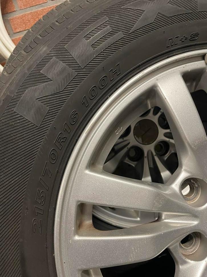 Winterbanden op Aluminium Velg - 215/70R16, Auto-onderdelen, Banden en Velgen, Banden en Velgen, Winterbanden, 16 inch, 215 mm