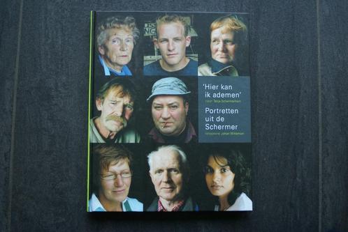 HIER KAN IK ADEMEN: Portretten uit de (gemeente) SCHERMER, Boeken, Streekboeken en Streekromans, Zo goed als nieuw, Ophalen of Verzenden