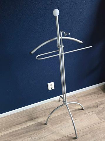 Kleding hanger / kapstok beschikbaar voor biedingen