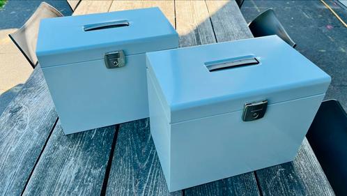 Twee metalen archiefboxen / archiefkoffers, Huis en Inrichting, Woonaccessoires | Kisten, Zo goed als nieuw, Minder dan 50 cm