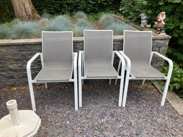 3 tuinstoelen + 2 gratis | wit stapelbaar aluminium beschikbaar voor biedingen