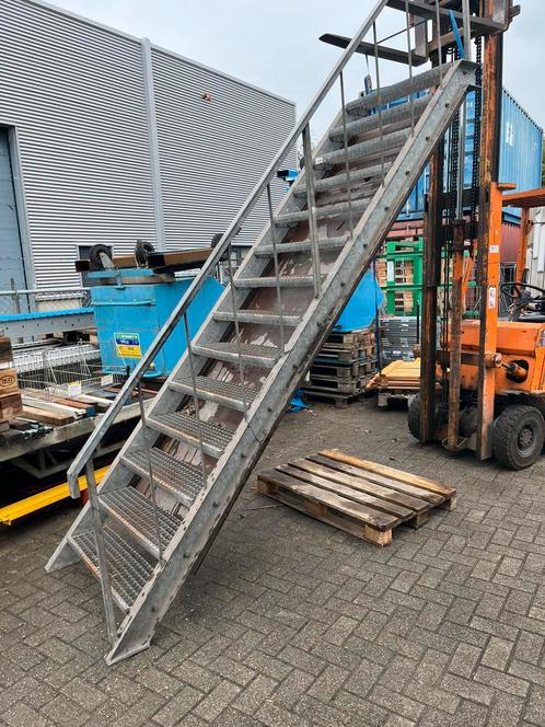 Gegalvaniseerde trap steektrap verdiepingsvloer stalen trap, Doe-het-zelf en Verbouw, Ladders en Trappen, Gebruikt, 2 tot 4 meter