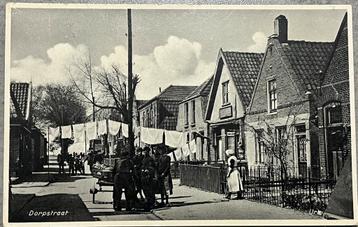 kaart Dorpsstraat Urk klederdracht beschikbaar voor biedingen
