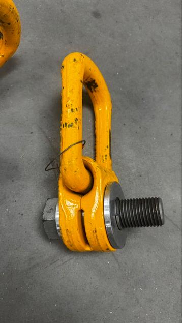 Yoke Draai-kantelbaar hijsoog 15ton M42 beschikbaar voor biedingen