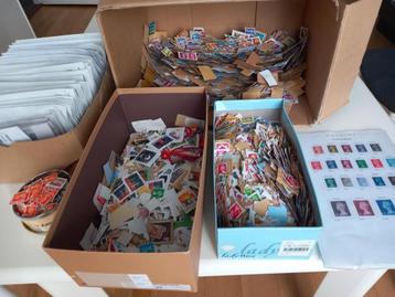 Doos met postzegels Engeland, 4 kilo beschikbaar voor biedingen