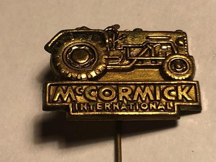 Metalen Mc CORMICK INTERNATIONAL TRAKTORMERK Speld., Verzamelen, Speldjes, Pins en Buttons, Zo goed als nieuw, Speldje of Pin