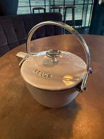 Staub La Theiere, Huis en Inrichting, Keuken | Potten en Pannen, Ophalen of Verzenden, Zo goed als nieuw, Gietijzer, Overige typen