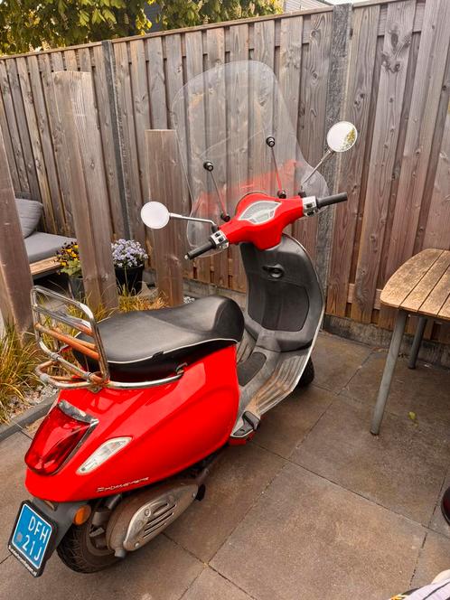 Vespa / Primavera / Sprint / 25km / Snor / 4-takt / Zuinig, Fietsen en Brommers, Scooters | Vespa, Zo goed als nieuw, Overige modellen