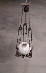 Grote vintage metalen hanglamp met melk witte glazen kap, Ophalen