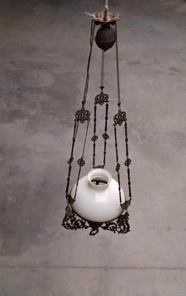 Grote vintage metalen hanglamp met melk witte glazen kap, Antiek en Kunst, Antiek | Lampen, Ophalen