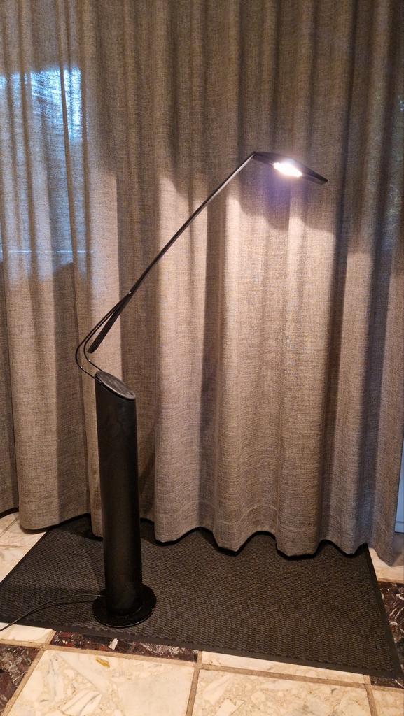 Dove Lettura vloerlamp van Marco Colombo & Mario Barbaglia, Huis en Inrichting, Lampen | Vloerlampen, Zo goed als nieuw, 100 tot 150 cm