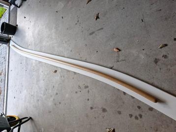 Spiksplinter nieuwe eiken gebogen trapleuning met smetplaat. beschikbaar voor biedingen