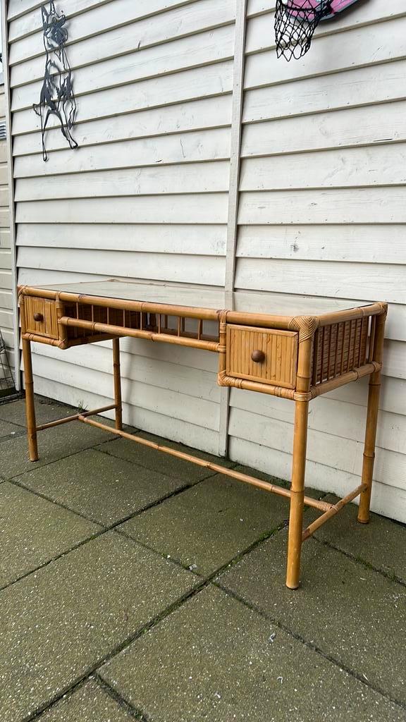 Sidetable/ schrijftafel/ bureau/ dressoir bamboe vintage, Huis en Inrichting, Tafels | Sidetables, Zo goed als nieuw, 25 tot 50 cm