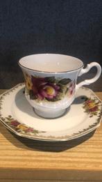 Vintage Bone China kop wn schotel, Ophalen of Verzenden, Zo goed als nieuw, Porselein, Kop en/of schotel