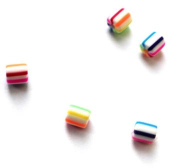 Wit met multicolor gestreepte polymeerkralen van 6 mm (8 st) beschikbaar voor biedingen