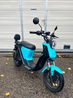 NIU brommer scooter snorfiets bromfiets geen kenteken, Fietsen en Brommers, Snorfietsen en Snorscooters, Ophalen of Verzenden