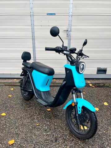 NIU brommer scooter snorfiets bromfiets geen kenteken beschikbaar voor biedingen