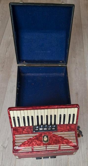 Accordeon Weltmeister Seperato standard, zeer nette staat.
 beschikbaar voor biedingen