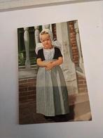 DOMBURG. MEISJE. IN KLEDERDRACHT, Ophalen of Verzenden, Voor 1920, Klederdracht
