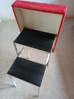 Rood vintage krukje met ingebouwd trapje., Ophalen, Gebruikt