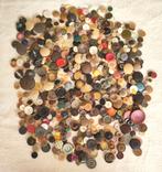 Vintage Knopen Collectie in Blik - Herfstkleuren, Hobby en Vrije tijd, Naaien en Fournituren, Ophalen of Verzenden, Gebruikt, Knoop of Knopen