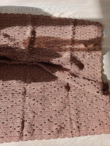 Nieuw bruin gehaakt babydeken /babykleed beschikbaar voor biedingen