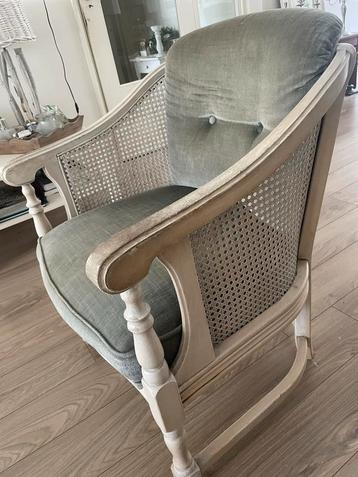Vintage Fauteuil met Riet en Stoffen Bekleding beschikbaar voor biedingen