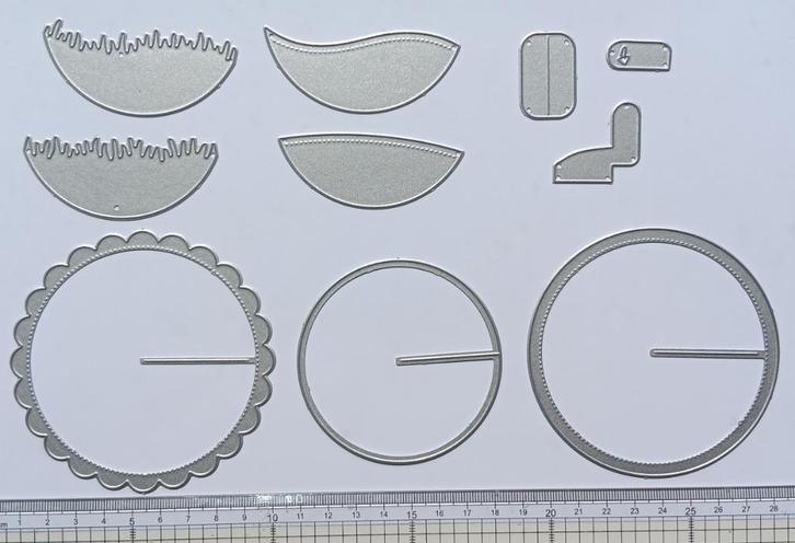 Snijmal à la Give it a Wirl, Hobby en Vrije tijd, Kaarten | Zelf maken, Zo goed als nieuw, Pons of Mal, Overige thema's, Ophalen of Verzenden