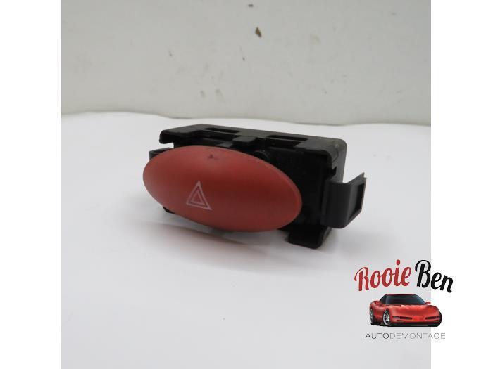 Paniekverlichtings Schakelaar van een Renault Twingo, Auto-onderdelen, Dashboard en Schakelaars, Renault, Gebruikt, 3 maanden garantie