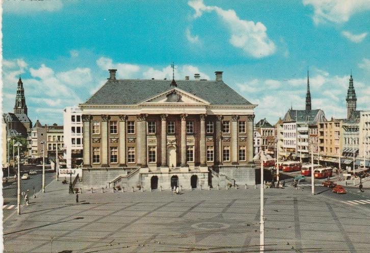 STAD GRONINGEN Stadhuis (Gekartelde Rand), Verzamelen, Ansichtkaarten | Nederland, Gelopen, Groningen, 1960 tot 1980, Verzenden