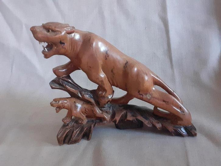 Houtsnijwerk "Tijger op boomstronk" uit China, Antiek en Kunst, Kunst | Niet-Westerse kunst, Ophalen of Verzenden