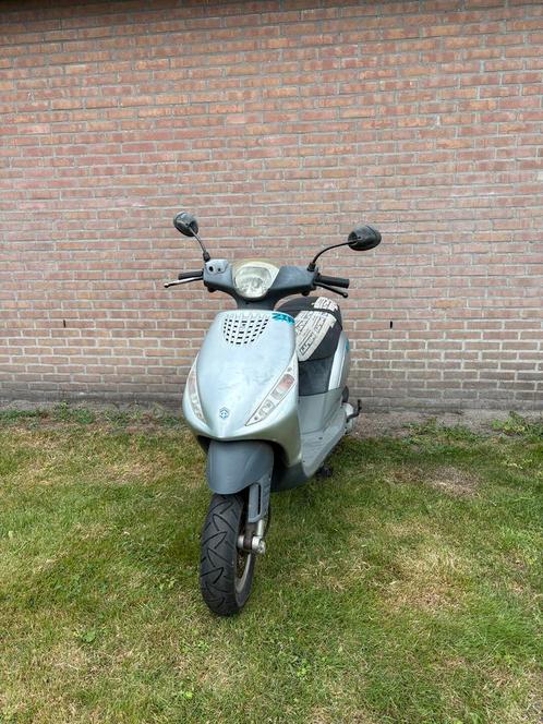 piaggio zip 125cc 4t m25, Fietsen en Brommers, Snorfietsen en Snorscooters, Zo goed als nieuw, Piaggio, Ophalen