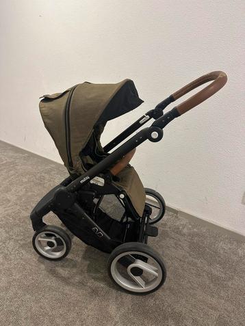 Musty evo kinderwagen beschikbaar voor biedingen