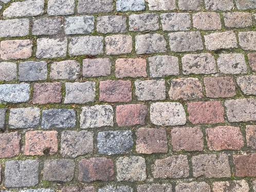 25 m2 Zweeds graniet kinderkoppen 20x14cm kassei oud, Tuin en Terras, Tegels en Klinkers, Gebruikt, Klinkers, Natuursteen, 10 m² of meer