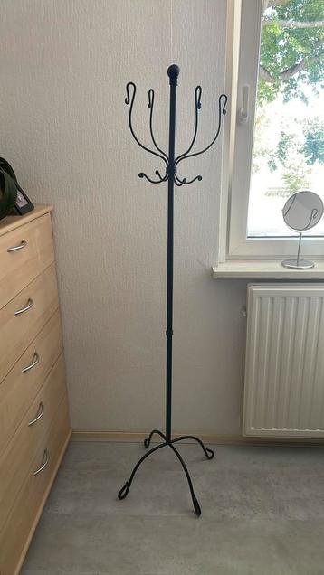 Zwarte metalen kapstok 165 cm beschikbaar voor biedingen
