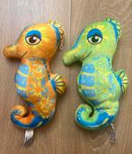 Zeepaarden knuffels 24 cm oranje en groen Nicky Toy, Ophalen of Verzenden, Zo goed als nieuw, Overige typen