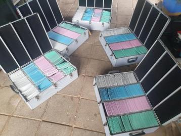 kisten met orginele CD's beschikbaar voor biedingen