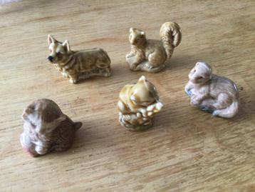 Miniatuur beestjes van steen beschikbaar voor biedingen