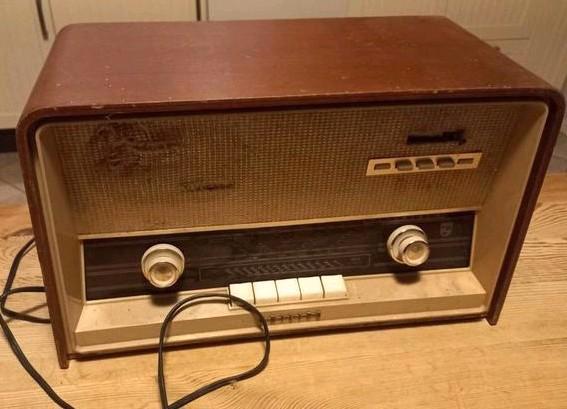 Philips Buizenradio   B4X92a  plus 1 voor onderdelen, Antiek en Kunst, Antiek | Tv's en Audio, Ophalen of Verzenden