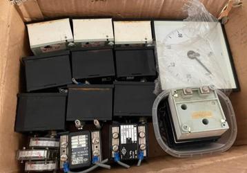 Diverse meters, compleet met klemmetjes.  beschikbaar voor biedingen