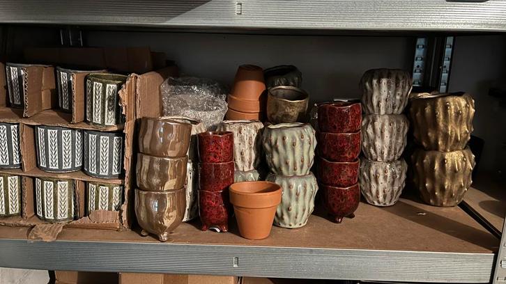 Mooie decoratieve bloempotten, Tuin en Terras, Bloempotten, Nieuw, Aardewerk, Binnen, Minder dan 40 cm, Minder dan 25 cm, Rond