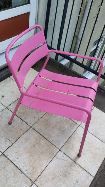 Tuinstoel roze beschikbaar voor biedingen