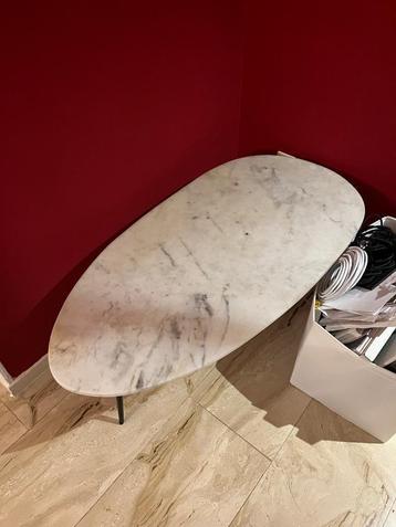 Salontafel marmer beschikbaar voor biedingen