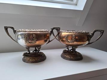 Twee oude verzilverde bokalen. Kaststel. Zelf poetsen. beschikbaar voor biedingen