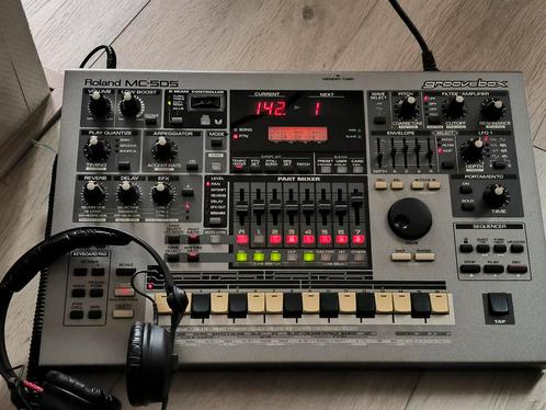 Roland MC-505 Groovebox, Muziek en Instrumenten, Synthesizers, Gebruikt, 61 toetsen, Roland, Met midi-aansluiting, Ophalen of Verzenden