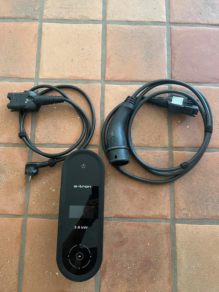 Originele Audi E-Tron 3.6kW Draagbare Lader + Kabels - 16A, Auto diversen, Laadpalen, Laadkabel, Ophalen of Verzenden